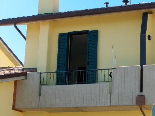 parapetti con barriera metallica